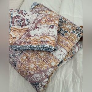 Full/queen quilt comforter